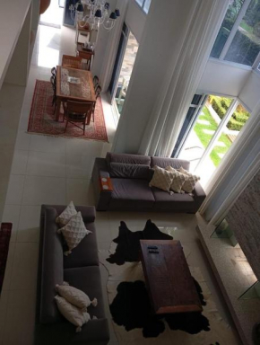 Linda casa , com três suítes e piscina aquecida em Jurerê